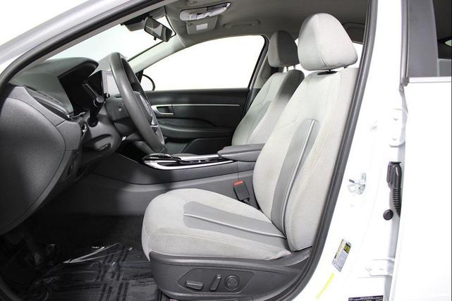 Photo of 2020 Quartz White Hyundai SONATA