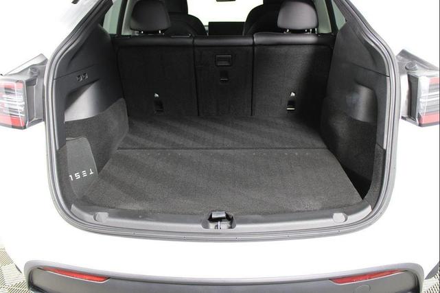 Photo of 2022 Pearl White Multi-Coat Tesla Model Y