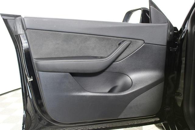 Photo of 2022 Solid Black Tesla Model Y