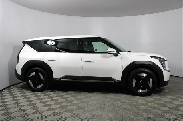 Photo of 2024 Snow White Pearl Kia EV9