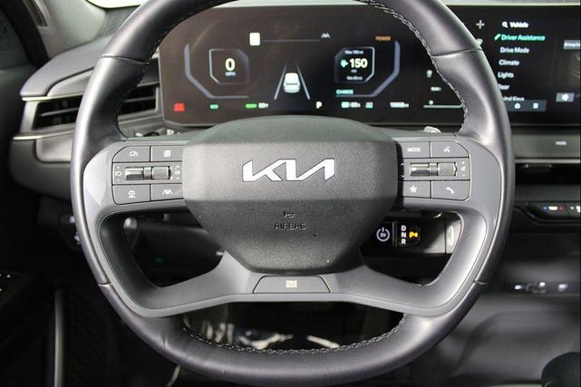 Photo of 2024 Snow White Pearl Kia EV9