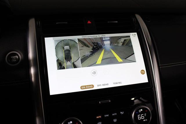Photo of 2022 Silver Land Rover Discovery