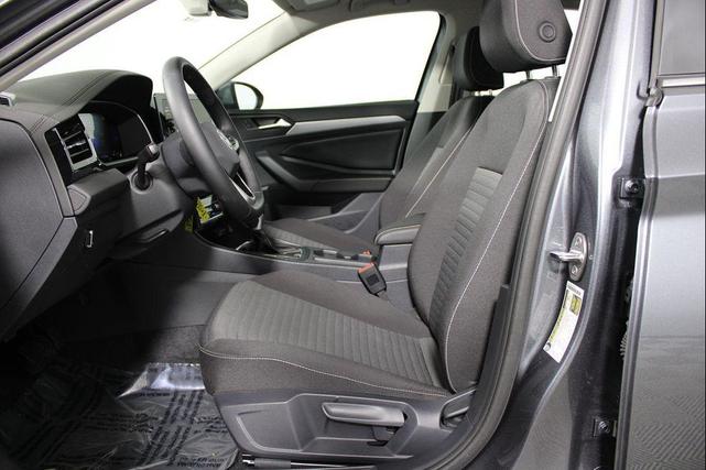 Photo of 2025 Platinum Gray Metallic Volkswagen Jetta