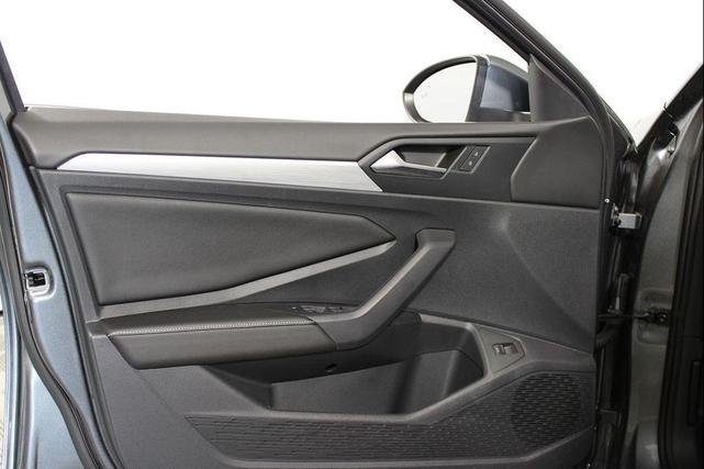 Photo of 2025 Platinum Gray Metallic Volkswagen Jetta
