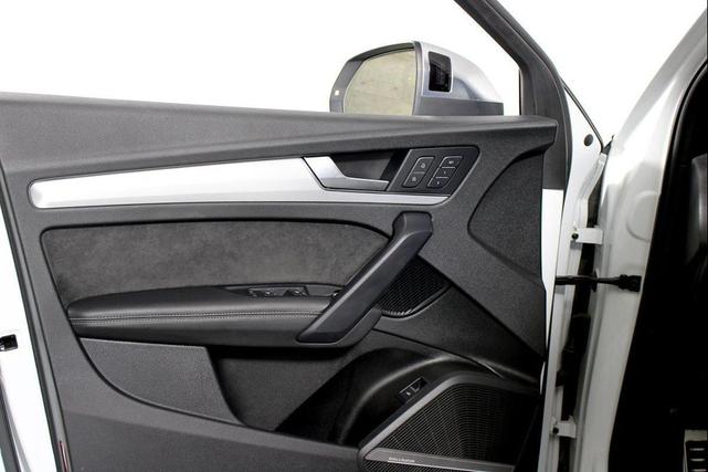 Photo of 2021 White Audi SQ5
