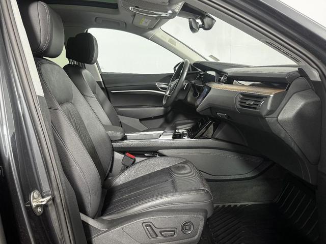 Photo of 2020 Manhattan Gray Metallic Audi e-tron Sportback