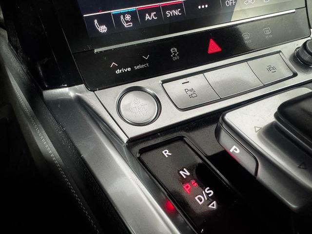 Photo of 2020 Manhattan Gray Metallic Audi e-tron Sportback