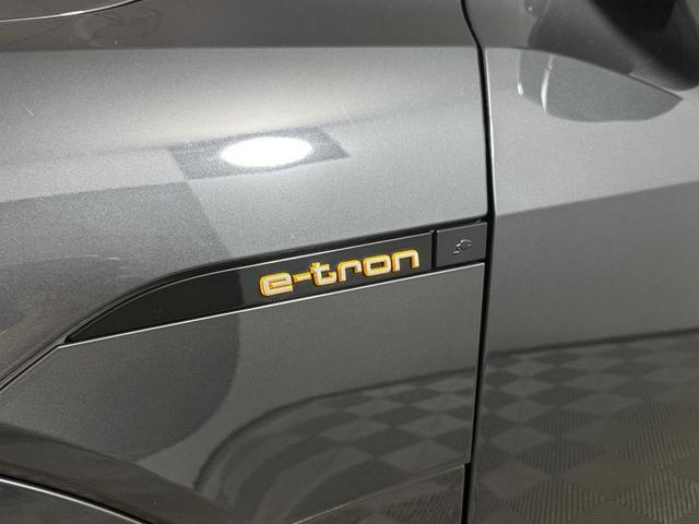 Photo of 2020 Manhattan Gray Metallic Audi e-tron Sportback