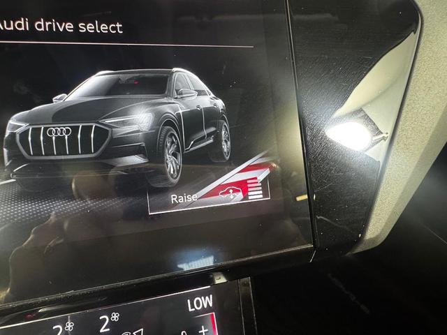 Photo of 2020 Manhattan Gray Metallic Audi e-tron Sportback