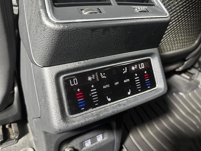 Photo of 2020 Manhattan Gray Metallic Audi e-tron Sportback