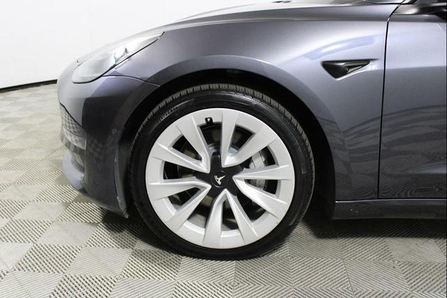 Photo of 2021 Gray Tesla Model 3