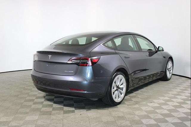 Photo of 2021 Gray Tesla Model 3