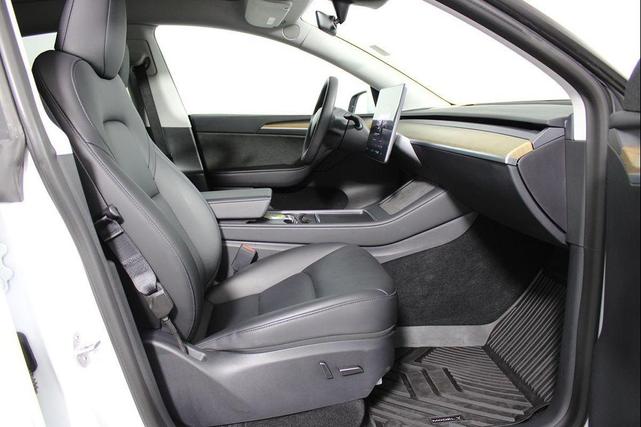 Photo of 2023 Pearl White Multi-Coat Tesla Model Y