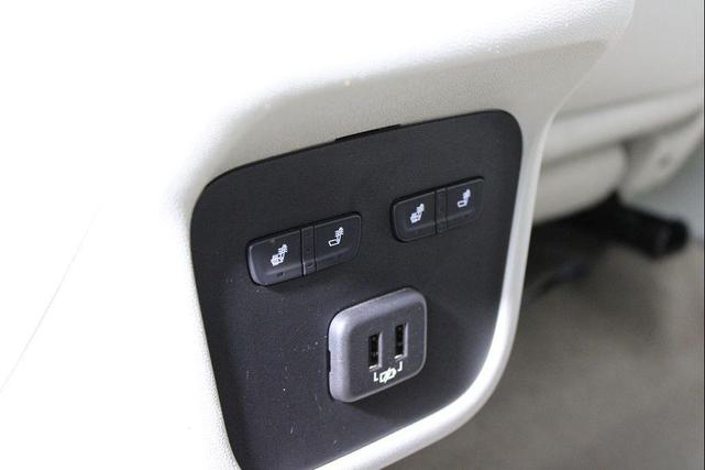 Photo of 2022 Summit White GMC Terrain