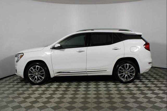 Photo of 2022 Summit White GMC Terrain