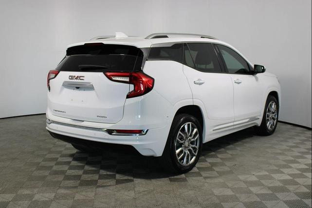 Photo of 2022 Summit White GMC Terrain