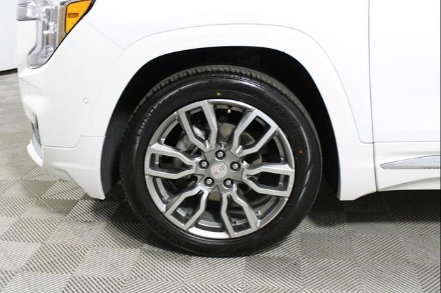 Photo of 2022 Summit White GMC Terrain