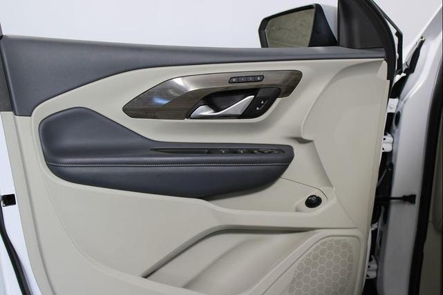 Photo of 2022 Summit White GMC Terrain