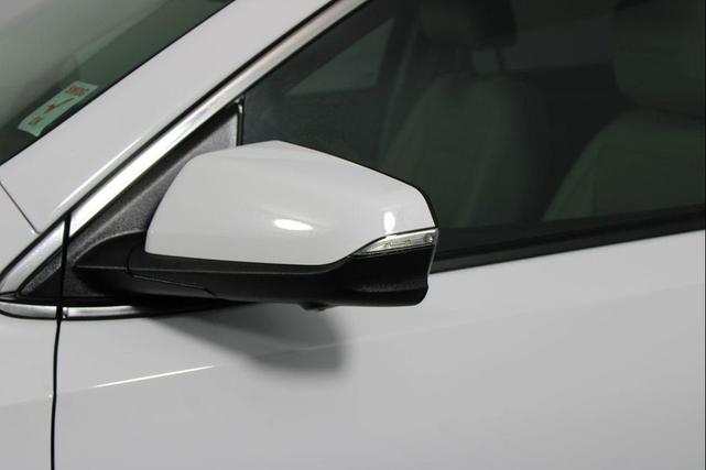 Photo of 2022 Summit White GMC Terrain