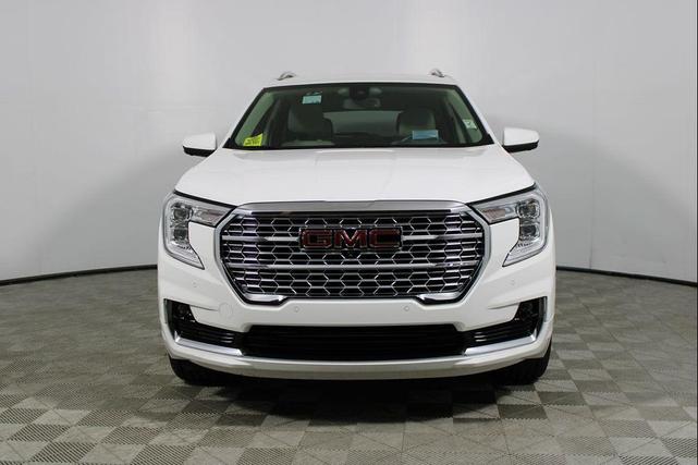 Photo of 2022 Summit White GMC Terrain
