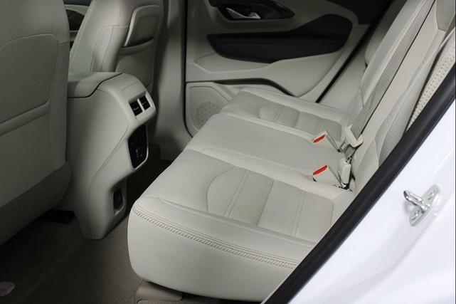 Photo of 2022 Summit White GMC Terrain