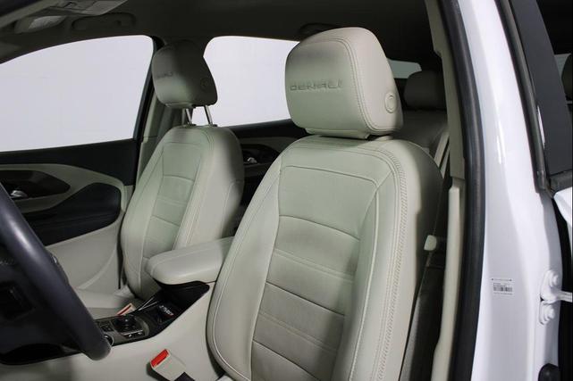 Photo of 2022 Summit White GMC Terrain