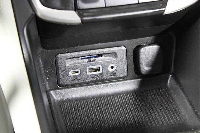 Photo of 2022 Summit White GMC Terrain