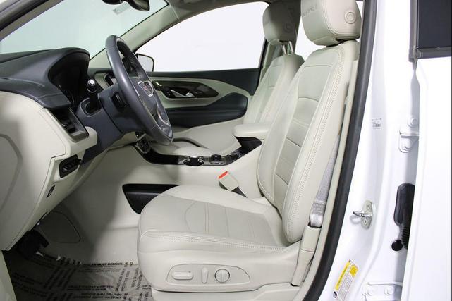 Photo of 2022 Summit White GMC Terrain