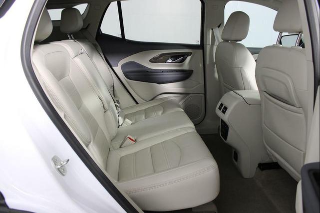 Photo of 2022 Summit White GMC Terrain