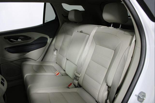 Photo of 2022 Summit White GMC Terrain