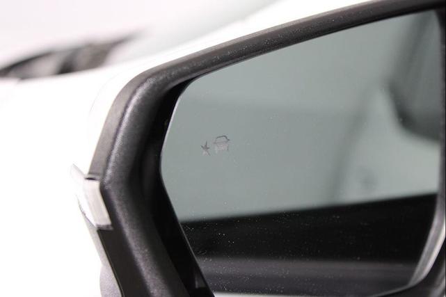 Photo of 2022 Summit White GMC Terrain