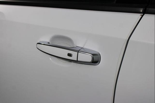 Photo of 2022 Summit White GMC Terrain
