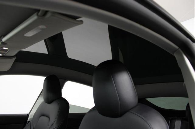Photo of 2022 Red Multi-Coat Tesla Model Y