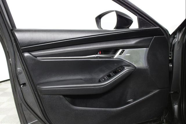 Photo of 2021 Machine Gray Metallic Mazda Mazda3