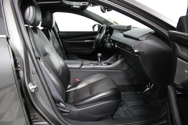 Photo of 2021 Machine Gray Metallic Mazda Mazda3