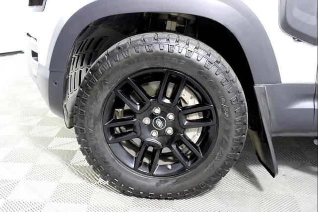 Photo of 2020 Fuji White Land Rover Defender