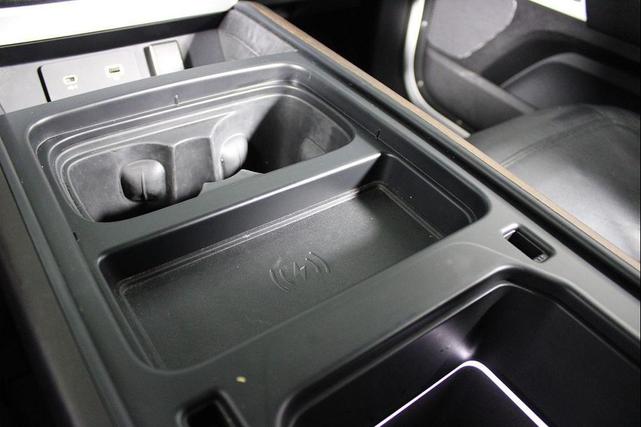 Photo of 2020 Fuji White Land Rover Defender