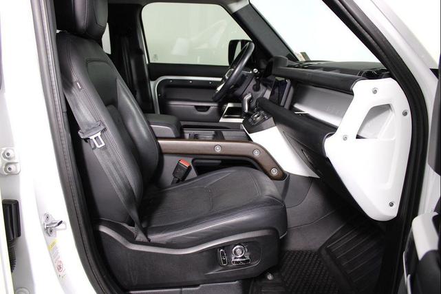 Photo of 2020 Fuji White Land Rover Defender