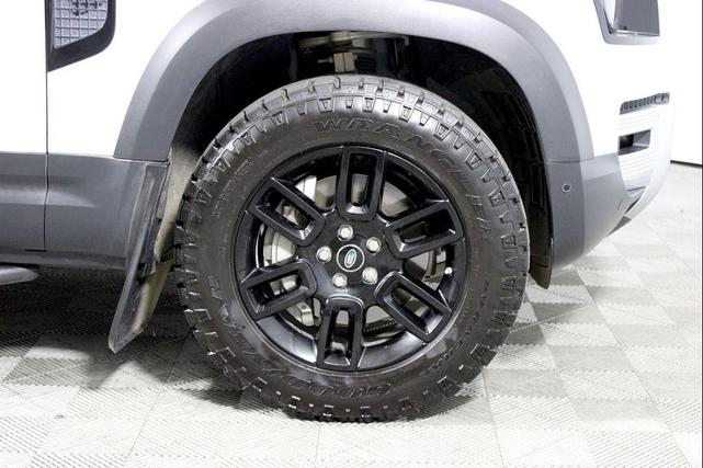 Photo of 2020 Fuji White Land Rover Defender
