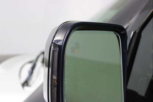 Photo of 2020 Fuji White Land Rover Defender