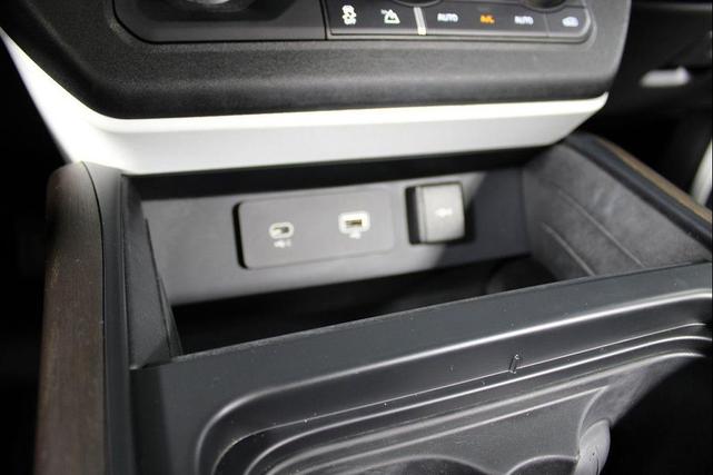 Photo of 2020 Fuji White Land Rover Defender