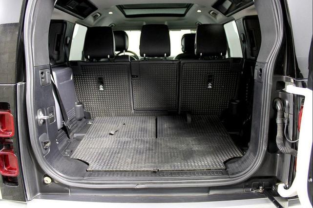 Photo of 2020 Fuji White Land Rover Defender