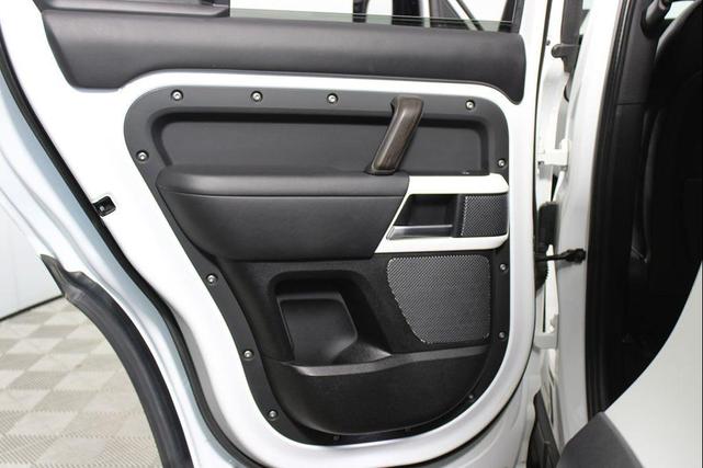Photo of 2020 Fuji White Land Rover Defender