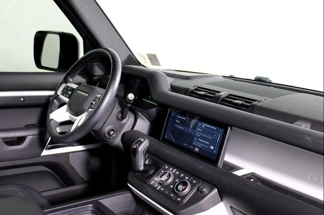 Photo of 2020 Fuji White Land Rover Defender