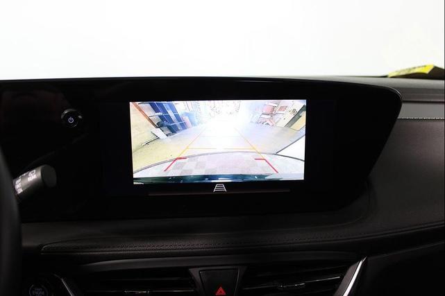 Photo of 2024 Summit White Buick Encore GX