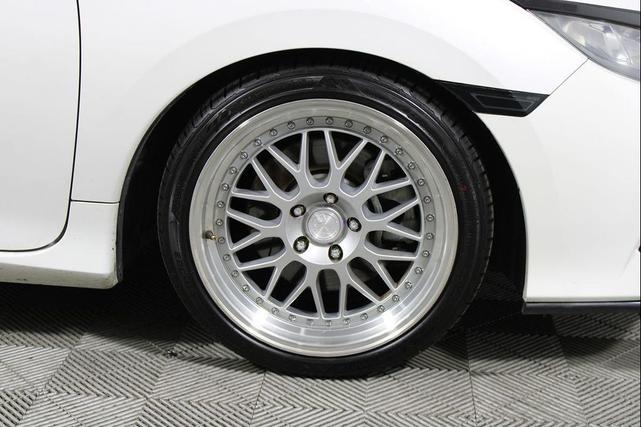 Photo of 2017 White Orchid Pearl Honda Civic