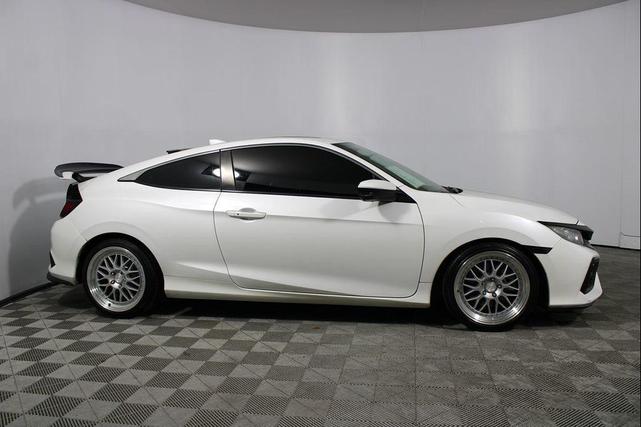Photo of 2017 White Orchid Pearl Honda Civic