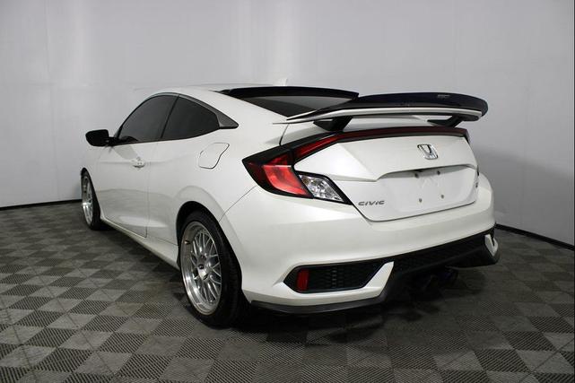 Photo of 2017 White Orchid Pearl Honda Civic