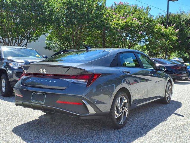 Photo of 2025 Amazon Gray Hyundai ELANTRA