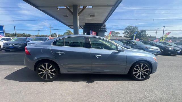 Photo of 2017 Mussel Blue Metallic Volvo S60 Inscription